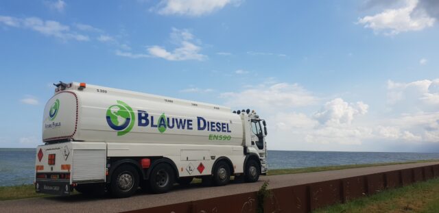 Blauwe Diesel tankwagen voor zero-emissiezones