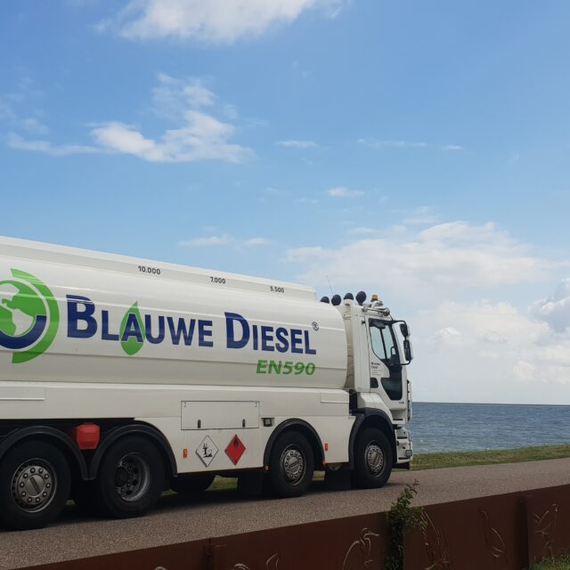 Blauwe Diesel tankwagen voor zero-emissiezones