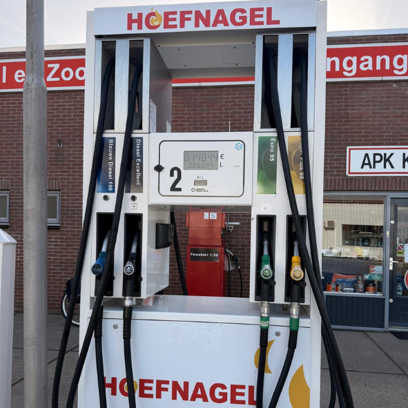 Blauwe Diesel 100 bij Hoefnagel Olie op tankstation